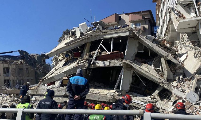 Hatay’dan umutları hayatta tutan haber: 278 saat sonra enkazdan çıkarıldı
