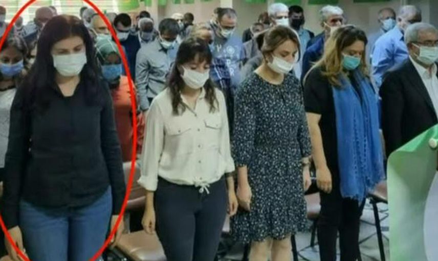 HDP Milletvekili Semra Güzel'in Yeni Fotoğrafları Ortaya Çıktı: Öldürülen Teröristler İçin Saygı Duruşunda Bulunmuş!