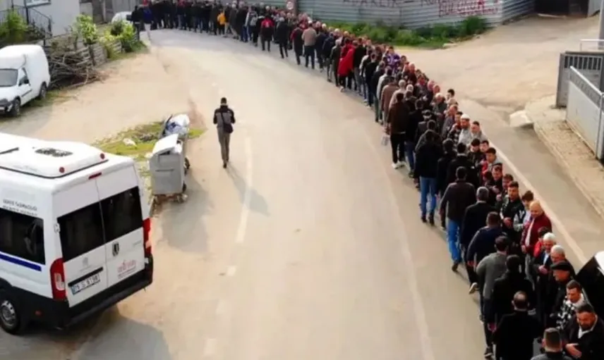 Her bayram gelenek haline geldi: Bursa'daki bayramlaşma sosyal medyada gündem oldu