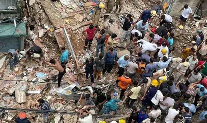 Hindistan’da 4 Katlı Bina Çöktü: Çok Sayıda İnsan Göçük Altında