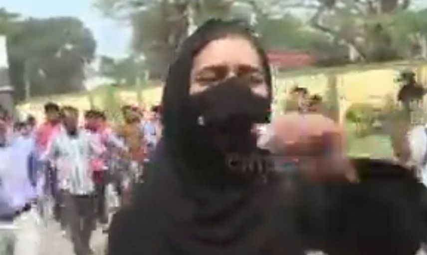 Hindistan'da Mahkeme Kararı Açıklanana Kadar Öğrenciler Okula Başörtülü Gidemeyecek
