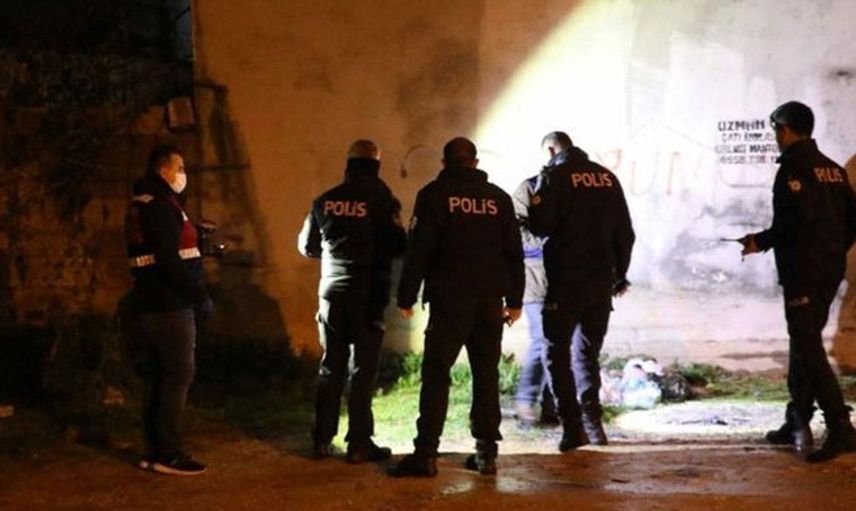 Hırsızlık Şüphelisi Polise Ateş Açtı: 1'i Polis 2 Yaralı