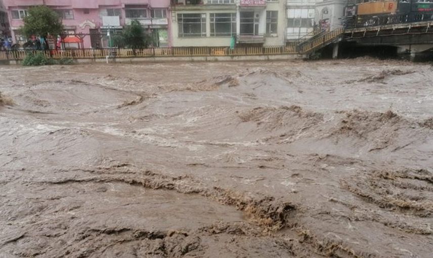 Hoparlörlerden Uyarı Anonsları Geldi! Samsun’da Yollar Trafiğe Kapandı