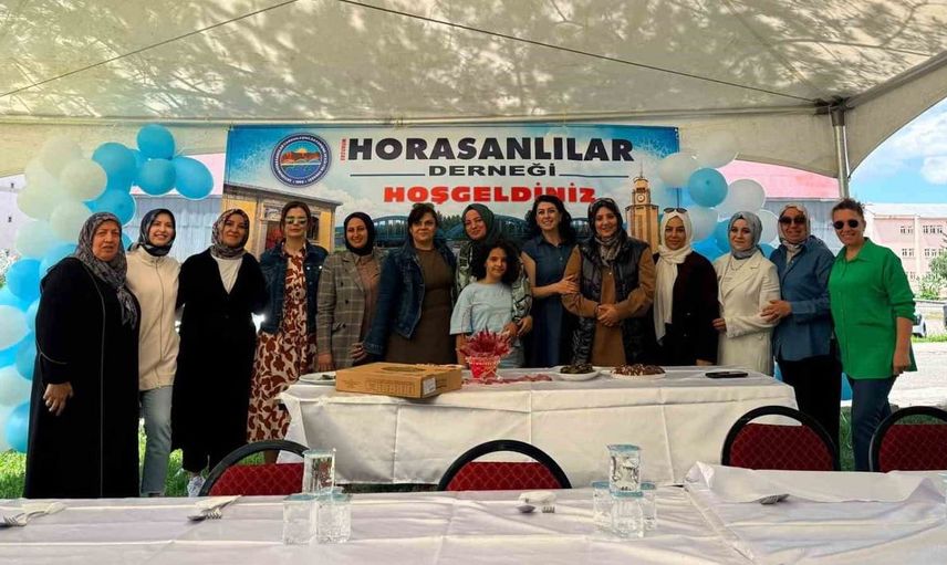 Horasanlılar Derneği Kadın Kolları'ndan Aşure İkramı ve piknik programı