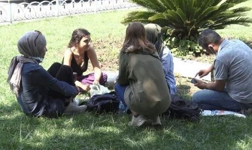 İBB Önünde Oturma Eylemi