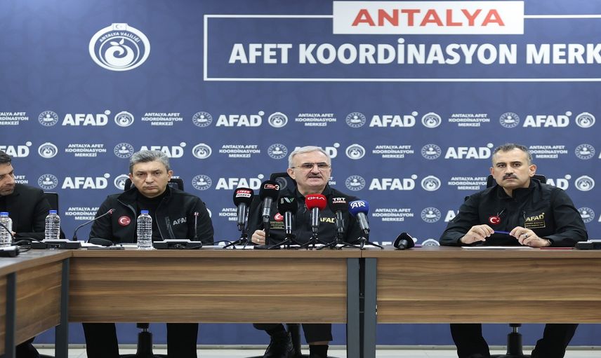 İçişleri Bakan Yardımcısı Karaloğlu, Antalya'da şiddetli yağışla ilgili basın toplantısında konuştu!