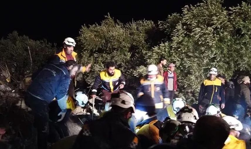 İdlib'de İki Katlı Bina Çöktü: 4 Kişi Enkaz Altında Kaldı!