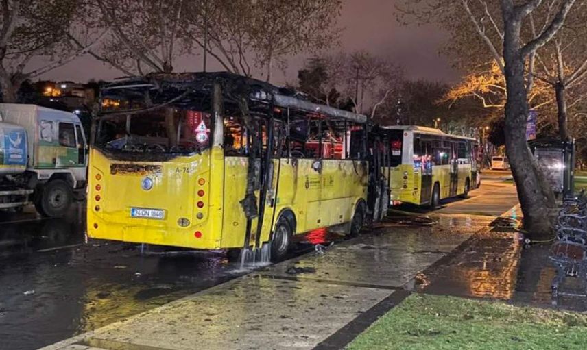 İETT midibüsü bir anda alev aldı: Çok sayıda ekip olay yerine geldi