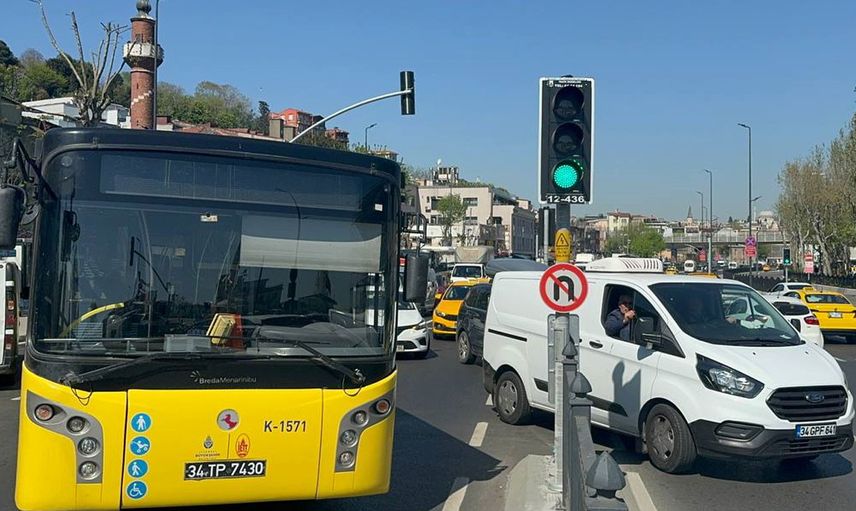 İETT otobüsü arızası Eminönü trafiğini felç hale getirdi!