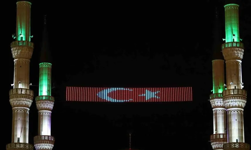 Iğdır Merkez Ulu Camii'nde Dijital Mahya Uygulaması