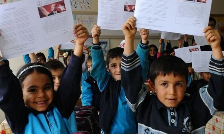 İki haftalık tatil başlıyor: Milyonlarca öğrenci için karne günü