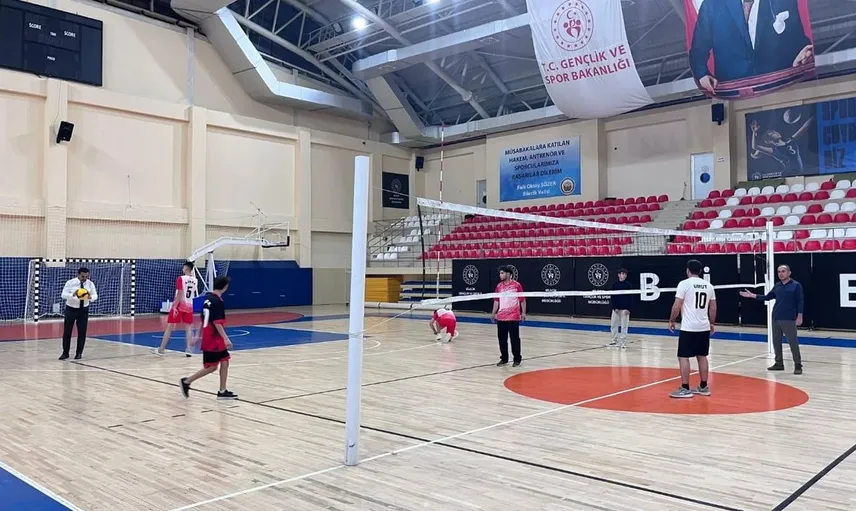 İl Müdürü Nejat İlhan, Çocuklarla Voleybol Oynadı