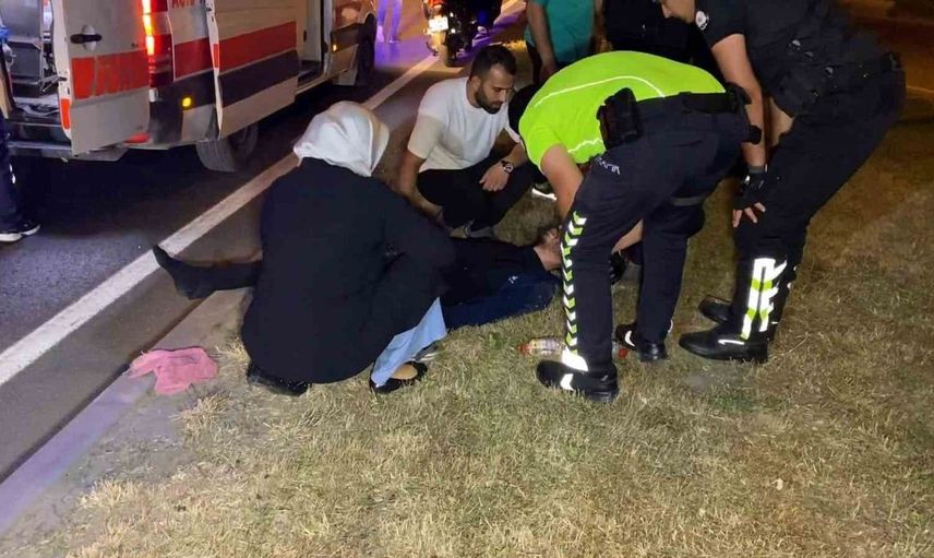 İnegöl'de devrilen motosikletten düşen genç yaralandı, annesi yanındaydı