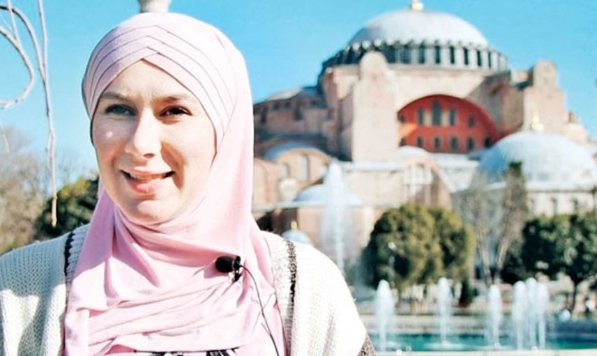 İngiliz Aisha Sultanahmet Camii’nin Etkisiyle Müslüman oldu