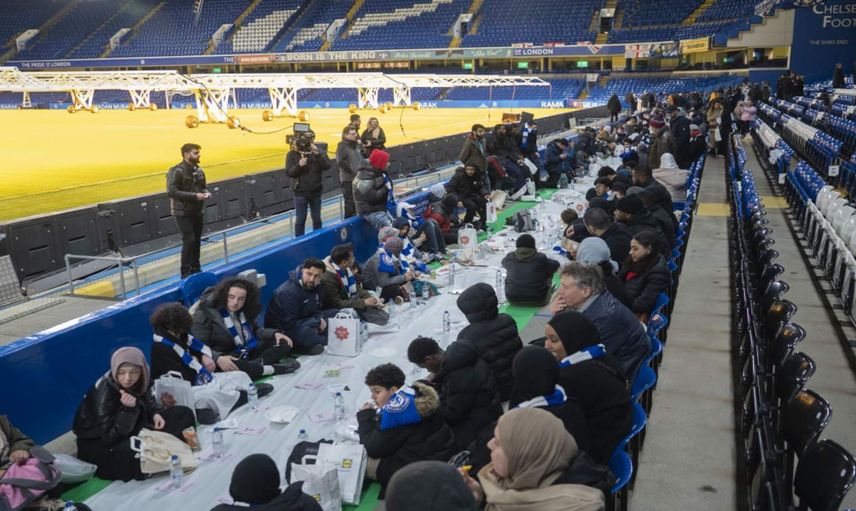 İngiliz devinden takdir edilen hareket: Müslümanlara stadında iftar verdi