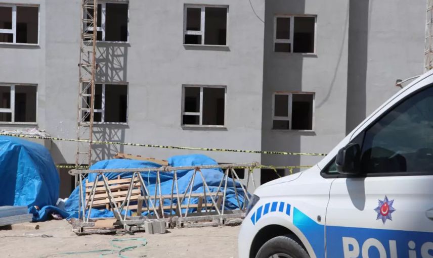 İnşaatın İskelesi Kırıldı Feci Kaza Yaşandı: 3 İşçi 12. Kattan Düştü!