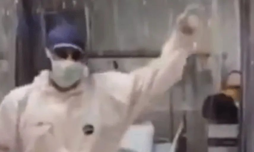 İran'da Sağlık Personelleri Dansla Stres Atıyor