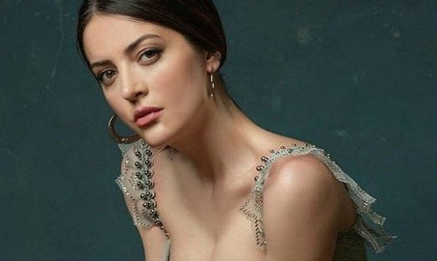 İrem Sak ve 11 yaş küçük sevgilisi Furkan Korkmaz tatilde objektiflere yakalandı! O ayrıntı dikkatlerden kaçmadı