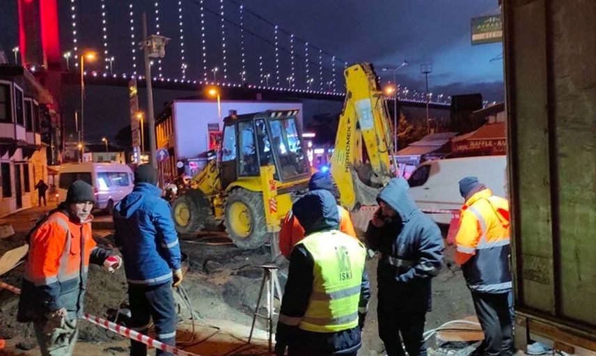 İsale patladı Ortaköy’de sokaklar göle döndü: Birçok iş yeri zarar gördü