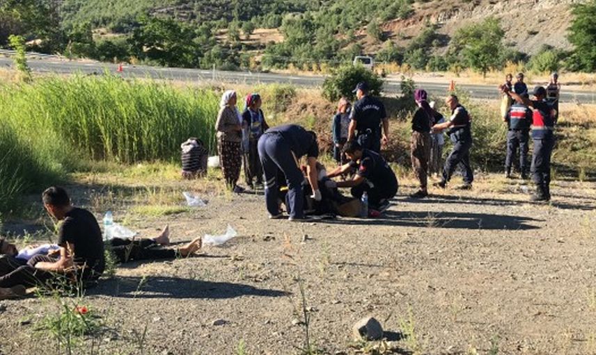 İşçileri taşıyan otobüs şarampole yuvarlandı ortalık savaş alanına döndü