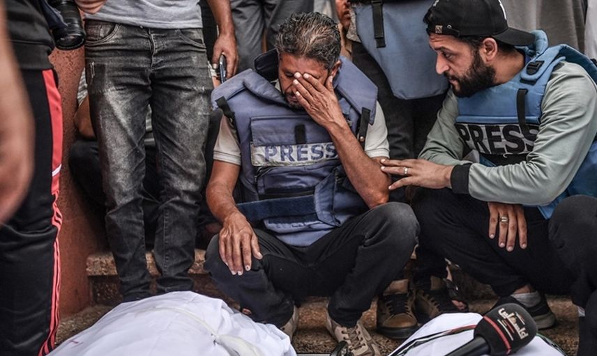 İşgalci İsrail bunu da yaptı: Gazetecileri hedef aldı