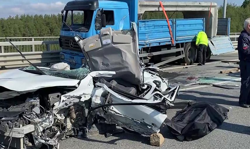 İSKİ Kamyonu Devrildi 1 Kişi Hayatını Kaybetti