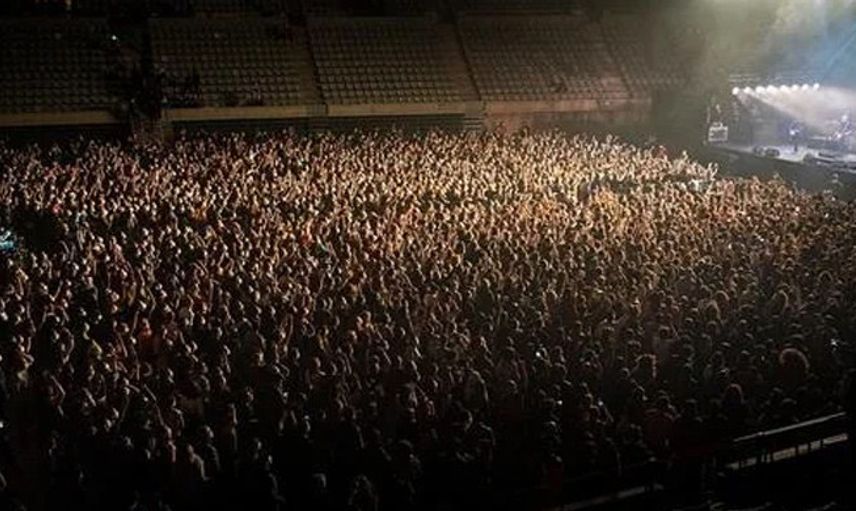 İspanya'da Sosyal Mesafesiz İlk Konser Yapıldı