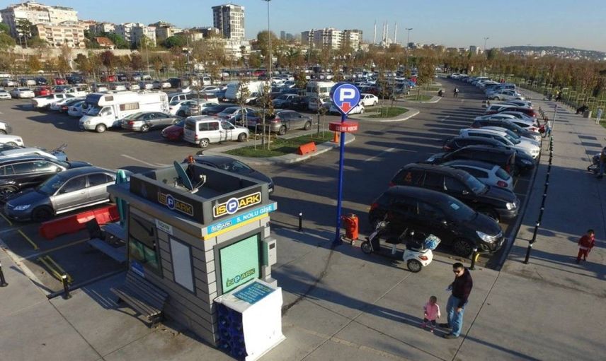 İSPARK otoparkında sistem arızası: Görevli vatandaşlardan 100 lira istedi