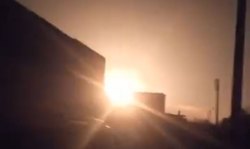 İsrail işgal uçakları, Suriye'nin Halep kentini bombalıyor.