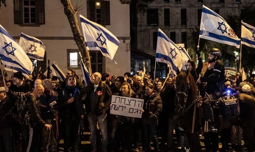İsrail'de ortalık yangın yeri: Eylemciler Tel Aviv'i savaş alanına döndürdü