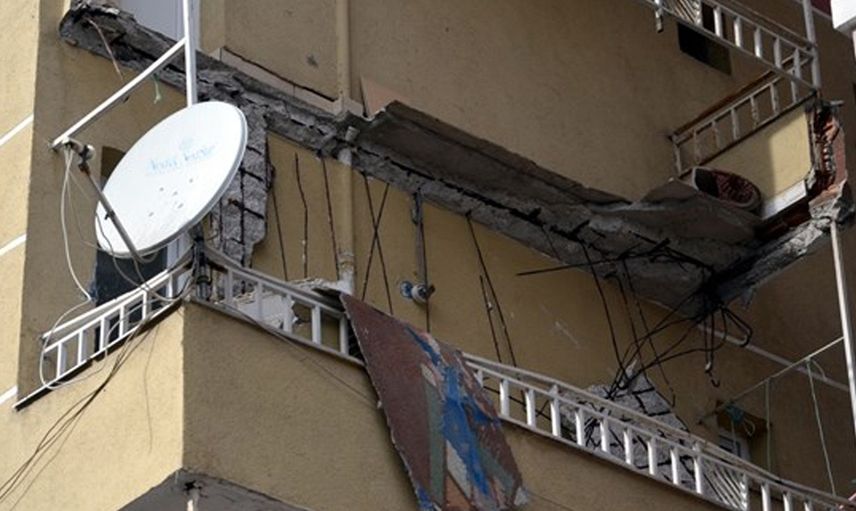 İstanbul Avcılar'da Bir Binanın Balkonu Çöktü! Vatandaşlar Panik Halinde