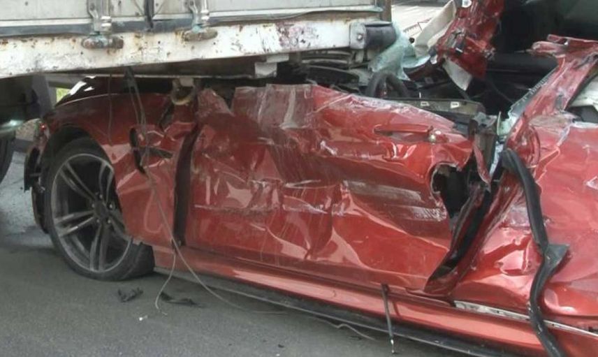 İstanbul Başakşehir'de korkunç kaza: Otomobil, Tır'a arkadan çarptı