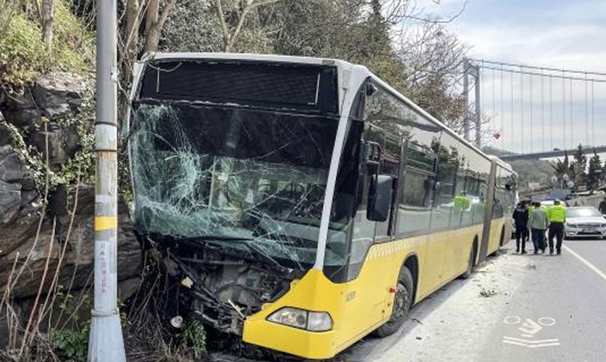 İstanbul Beykoz'da direksiyon hakimiyetini kaybeden sürücü kayalıklara girerek durabildi!