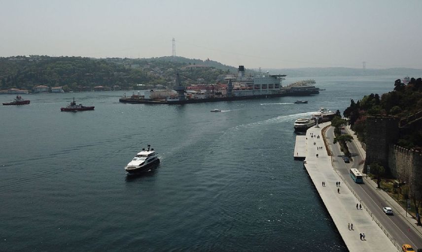 İstanbul Boğazı’nda 19 Mayıs hareketliliği: Yat yarışları sebebiyle gemi trafiği askıya alındı
