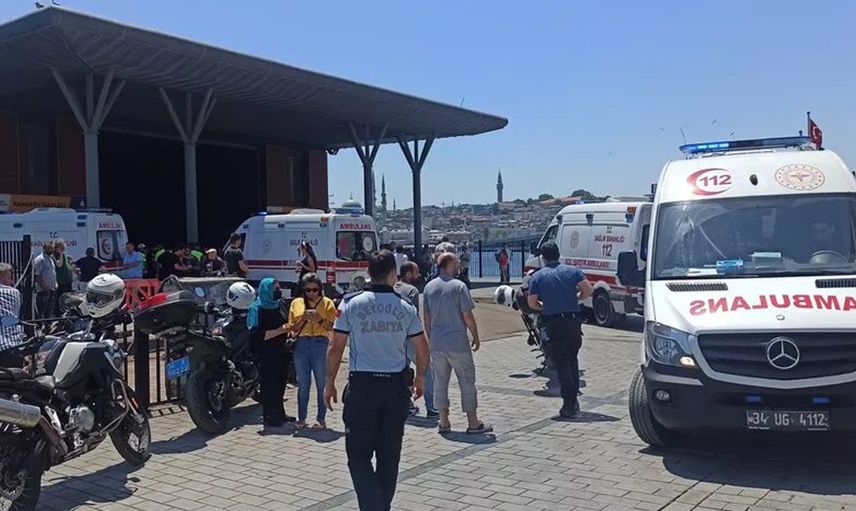İstanbul Boğazı'nda can pazarı! Şehir hatları vapuru, iskeleye çarptı: Çok sayıda yaralı var