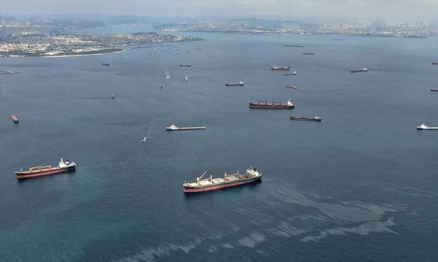 İstanbul Boğazı'nda korkutan görüntü: Kilometrelerce öteden göründü