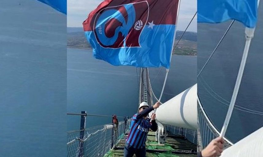 İstanbul boğazındaki gelenek devam ettiriliyor: Trabzonspor bayrağı 1915 Çanakkale Köprüsü'nde!