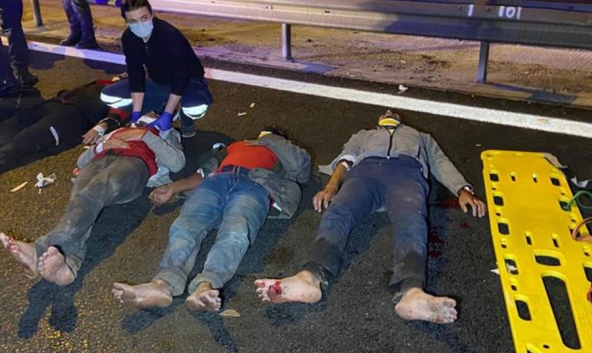 İstanbul Büyükçekmece TEM Otoyolu'nda Kaza! İçinde Yolcu Olan Taksi Yakıt Tankerine Çarptı