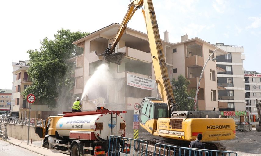 İstanbul Büyükçekmece'de Deprem Riski Taşıyan 5 Bina Yıkıldı