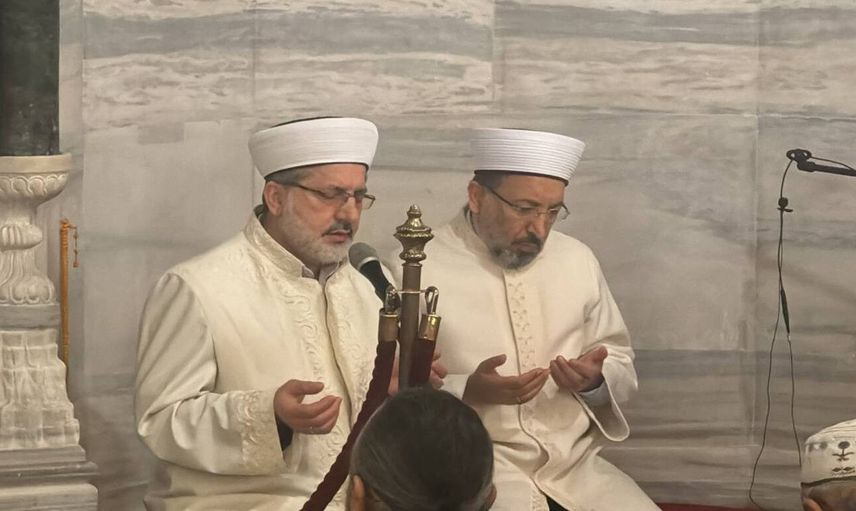 İstanbul camilerinde ‘Depremzede Anma ve Dua Programı’ gerçekleştirildi