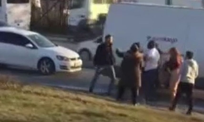 İstanbul Esenyurt'ta Arbede Yaşandı: Taksici İle Yabancı Uyruklu Yolcunun Kavgası Boks Maçlarını Aratmadı!