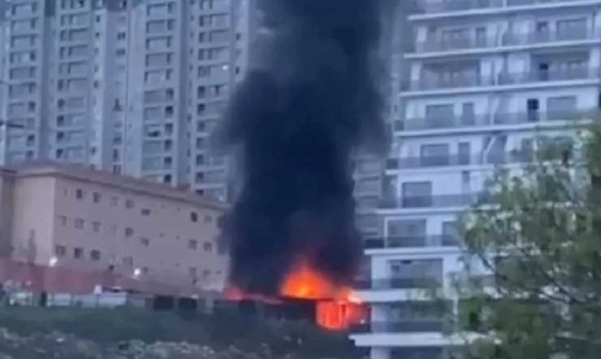 İstanbul Esenyurt'ta korkutan yangın: Markete ait depoda yangın çıktı