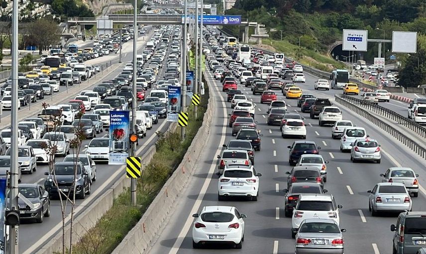 İstanbul güne trafikle başladı. Trafik yoğunluğu yüzde 76’yı buldu