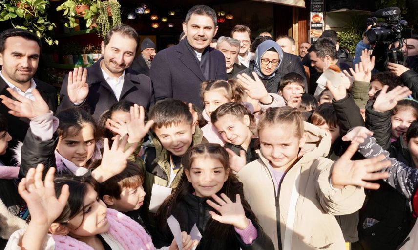İstanbul için incelemelere devam: Murat Kurum Mısır Çarşısı ve Çiçek Pazarı’nda vatandaşla buluştu