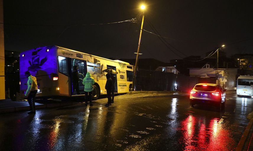 İstanbul güne kaza ile başladı: Beykoz'da İETT otobüsü araçlara çarptı