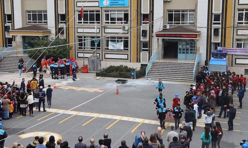 İstanbul Valiliği açıkladı: 93 okul deprem riski yüzünden tahliye edilecek
