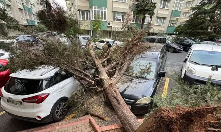 İstanbul Valiliği’nden son dakika açıklaması: Dün akşam başlayan fırtınada bir kişi hayatını kaybetti
