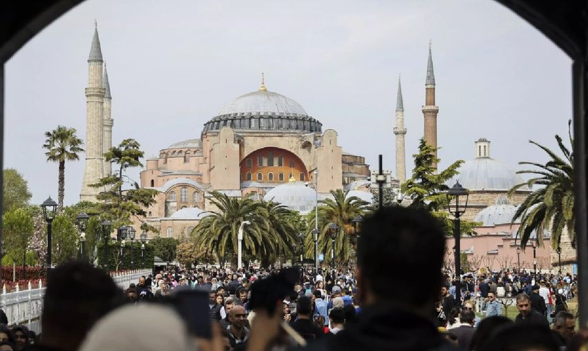 İstanbul’a milyonlarca turist geldi: Tüm zamanların rekoru kırıldı