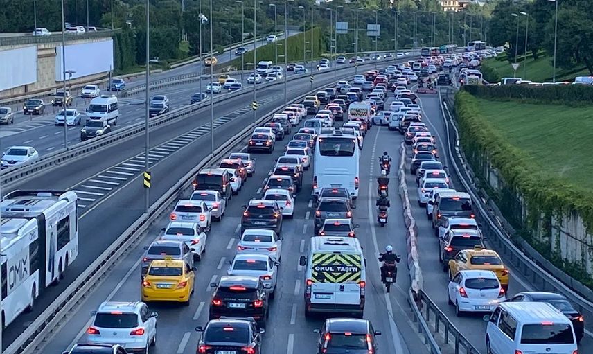 İstanbul’da 30 Ağustos hareketliliği: O yollar trafiğe kapatıldı