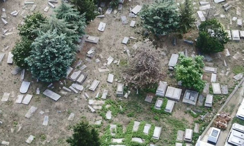İstanbul'da akılalmaz olay! 81 mezarlığın mermer taşı kırılarak tahrip edildi, incelemeler başladı